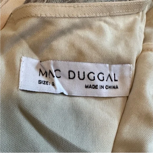 NWT Mac Duggal 20510 Nude Flutter Sleeve
Embellished Floral Dress - Size 2 - Picture 8 of 8